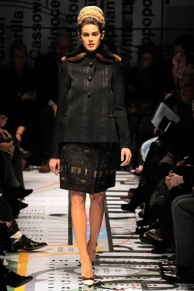 Look 17